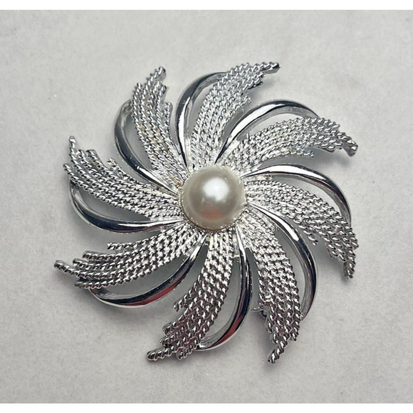 Vintage Starburst Swirl Brooches Gold & Silver Tone Pearl Avon Sarah Coventry - Picture 7 of 11